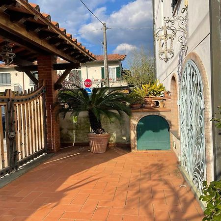 Raffinato Bilocale A Lido Di Camaiore Vicino Al Mare Экстерьер фото