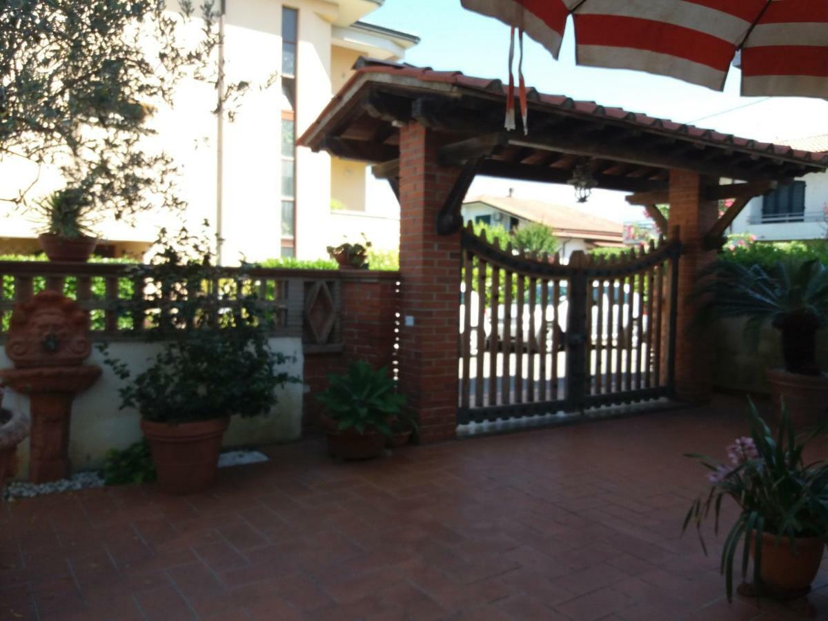 Raffinato Bilocale A Lido Di Camaiore Vicino Al Mare Экстерьер фото